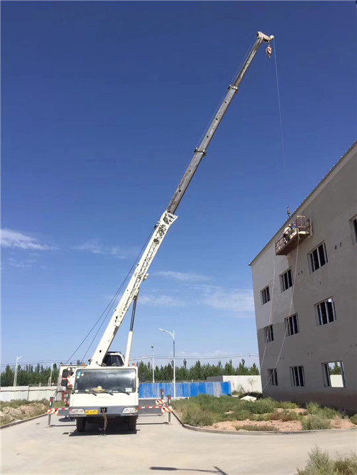 潍城区“轻装强干”—— 吊车的 “轻量化臂架” 技术